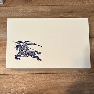 Burberry White Box with Logo